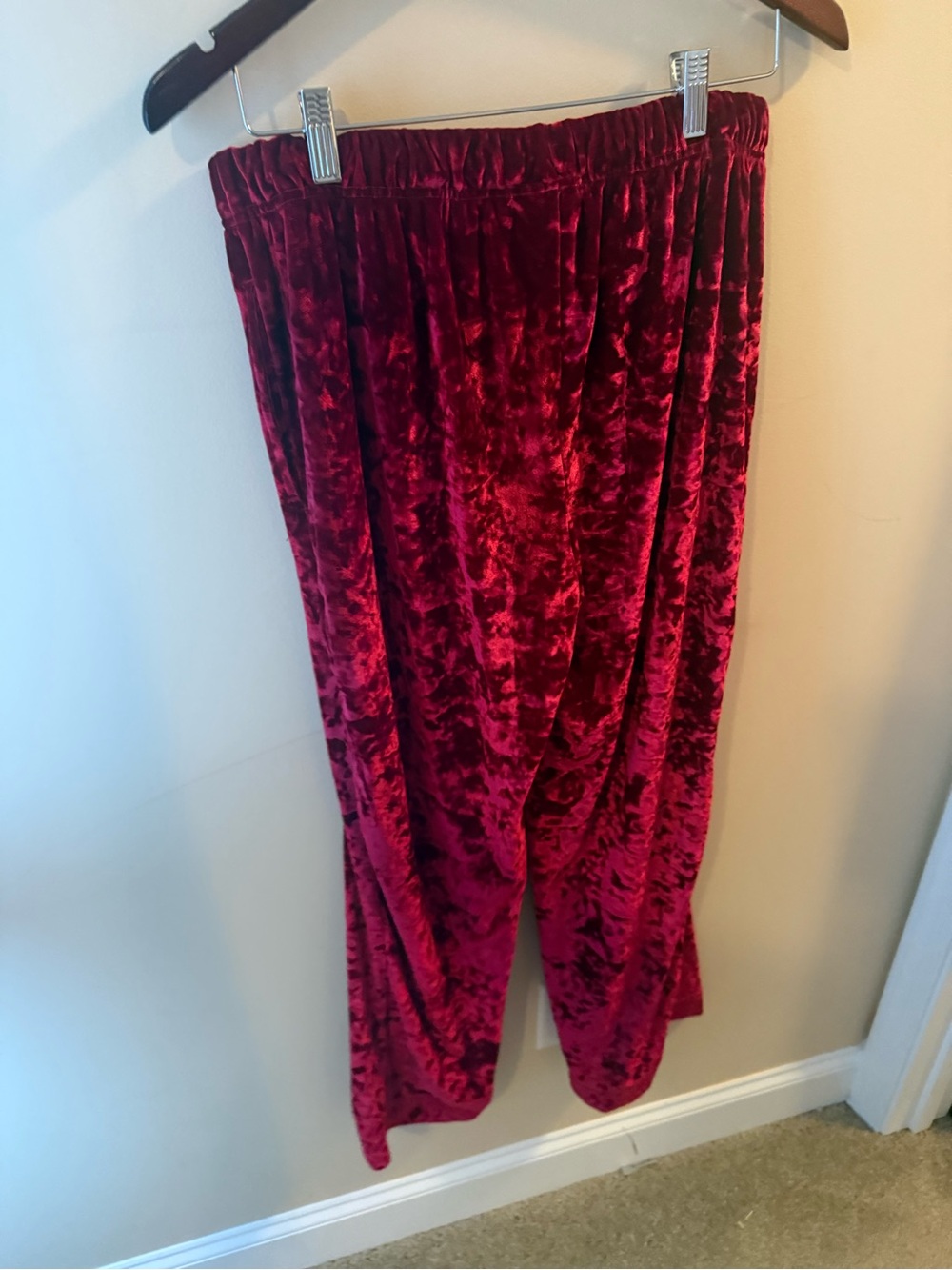 Lord & Taylor crushed velvet 2-Piece Pajama Set  medium - Picture 7 of 7